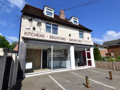 Property Image for 51 Woodthorpe Rd, Ashford TW15 2RP