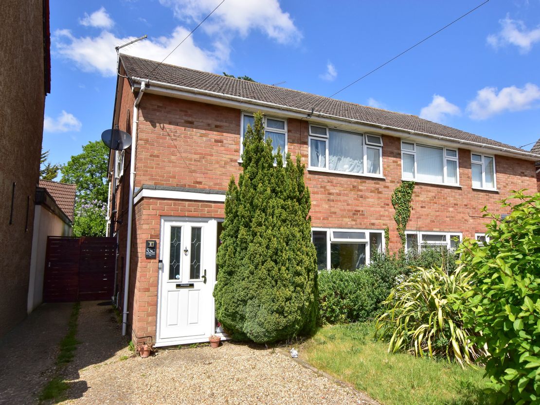 51 Woodthorpe Rd, Ashford TW15 2RP