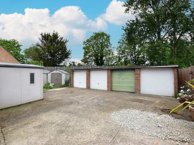 Property Image for 51 Woodthorpe Rd, Ashford TW15 2RP