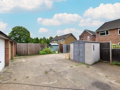 Property Image for 51 Woodthorpe Rd, Ashford TW15 2RP