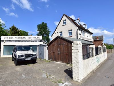 Property Image for 51 Woodthorpe Rd, Ashford TW15 2RP
