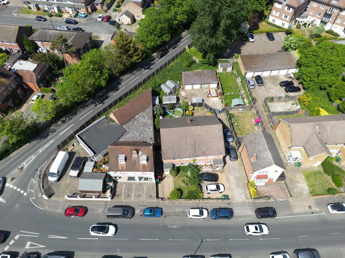 51 Woodthorpe Rd, Ashford TW15 2RP