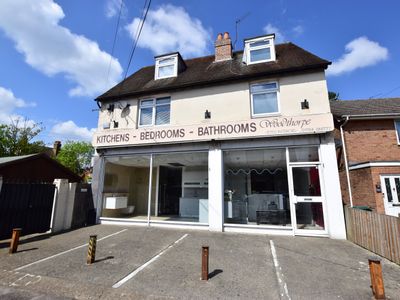 Property Image for 51 Woodthorpe Rd, Ashford TW15 2RP