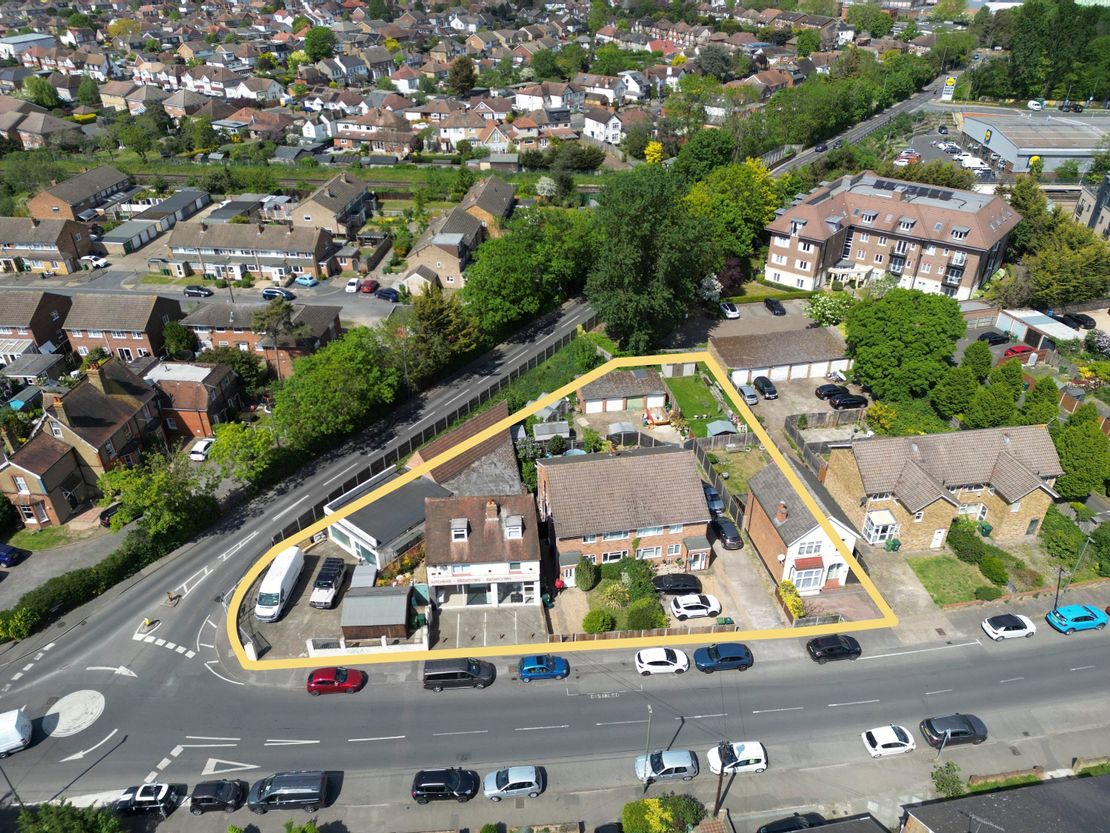 51 Woodthorpe Rd, Ashford TW15 2RP