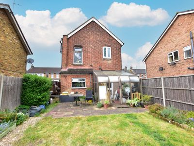 Property Image for 51 Woodthorpe Rd, Ashford TW15 2RP
