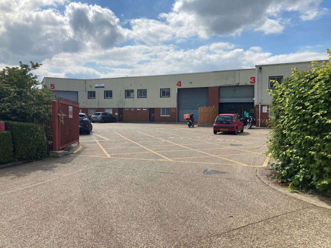 Unit 4 Hanworth Trading Estate, Feltham, TW13 6DH