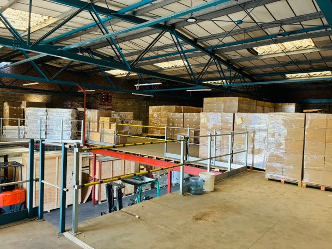 Unit 22, Cosgrove Way, Luton, Bedfordshire, LU1 1XL