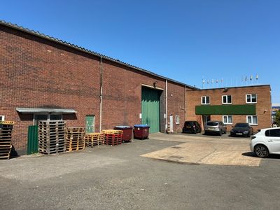 Property Image for Unit 22, Cosgrove Way, Luton, Bedfordshire, LU1 1XL