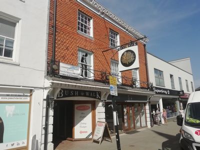 Property Image for Shop 10, Bush Walk, Wokingham, RG40 1AT