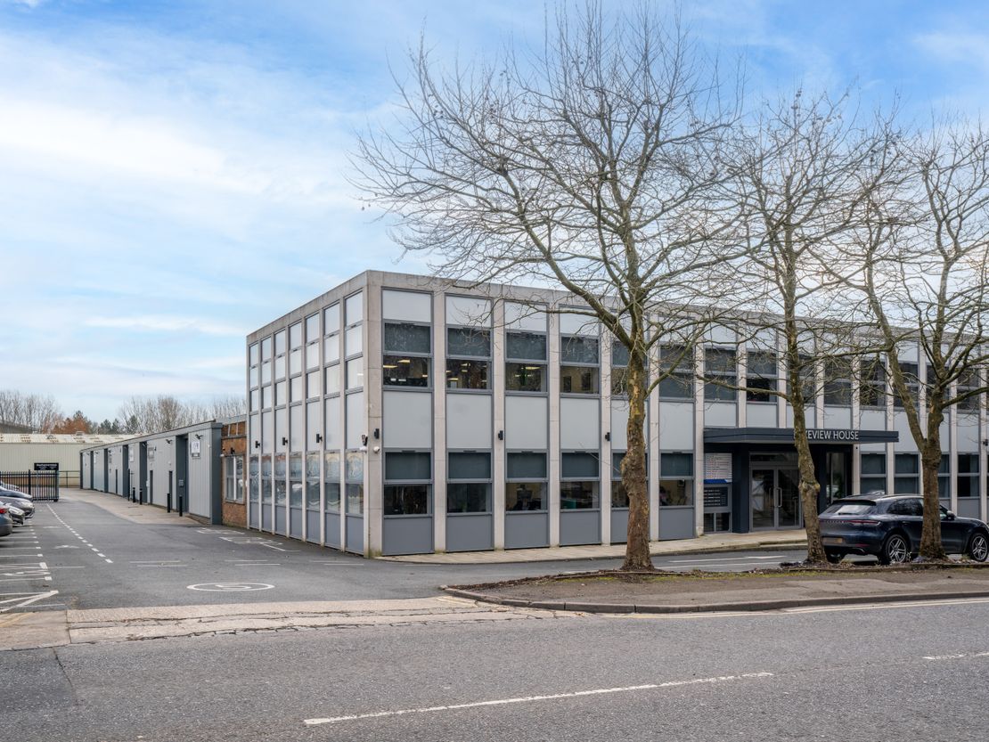 PART SERVICED - Office 9&10 Lakeview House, Bond Avenue, Bletchley Milton Keynes, Buckinghamshire, MK1 1FB