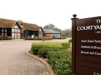 Property Image for Wheelers Barn, Courtyard Barns, Choke Lane, Cookham Dean, Maidenhead, SL6 6PT