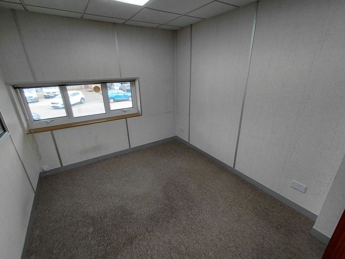 Unit 18 Harmill Industrial Estate, Grovebury Road, Leighton Buzzard, Bedfordshire, LU7 4FF