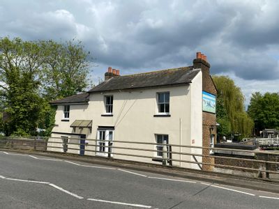 Property Image for Batchworth Lock House, 99 Church Street, Rickmansworth, WD3 1JJ