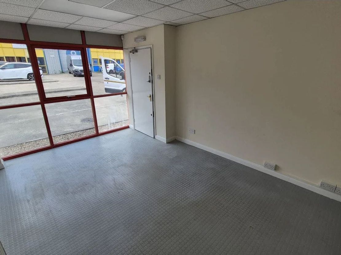 Unit 14, Kendal Court, Kendal Avenue, Acton, W3 0RU