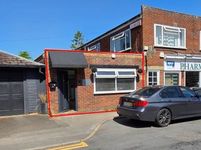 Property Image for 1 Riding Lane, Hildenborough, Tonbridge, TN11 9HX