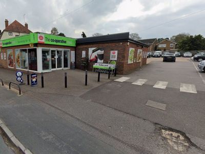 Property Image for 100 Aldershot Road, Church Crookham, Fleet, GU52 8JX