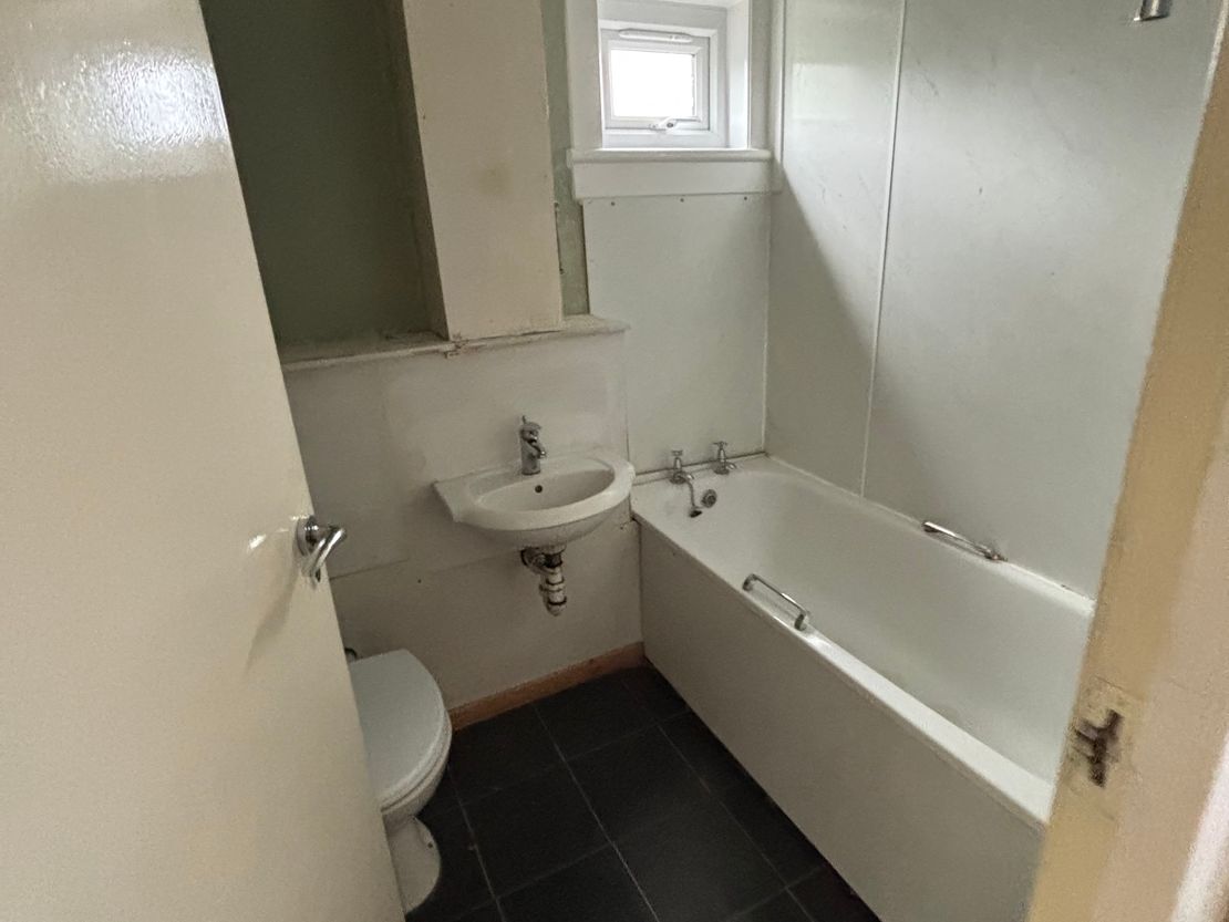 84 Ivanhoe Rise, Livingston, West Lothian, EH54 6JA