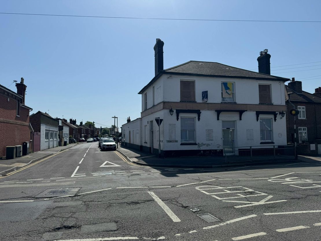 1 Fordwater Road, Chertsey, KT16 8HW