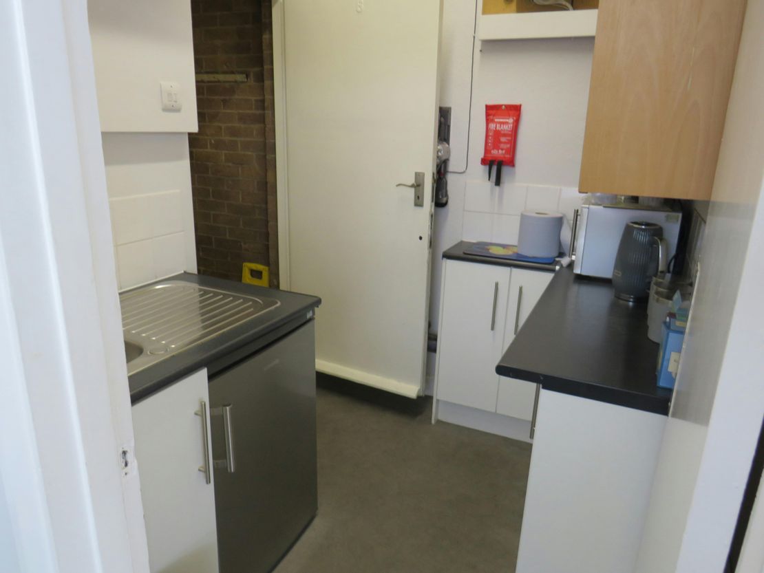 86 Cove Road, Farnborough, GU14 0EU