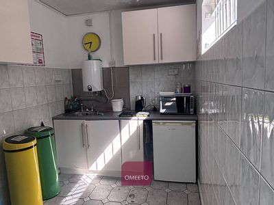 Property Image for Unit 3, 21 Glaisdale Drive East, Nottingham, Nottinghamshire, NG8 4JJ