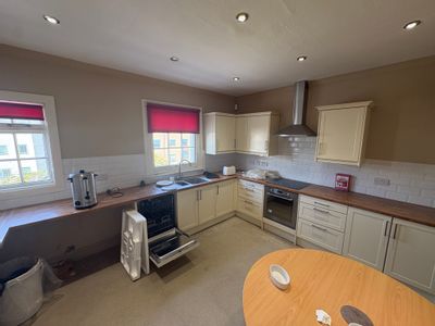 Property Image for 30 Carlton Crescent, Southampton, Hampshire, SO15 2EW