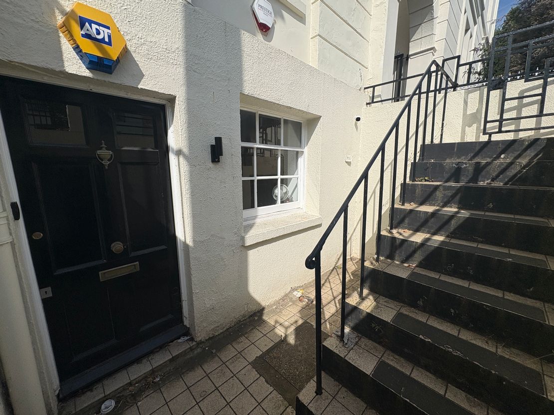 30 Carlton Crescent, Southampton, Hampshire, SO15 2EW