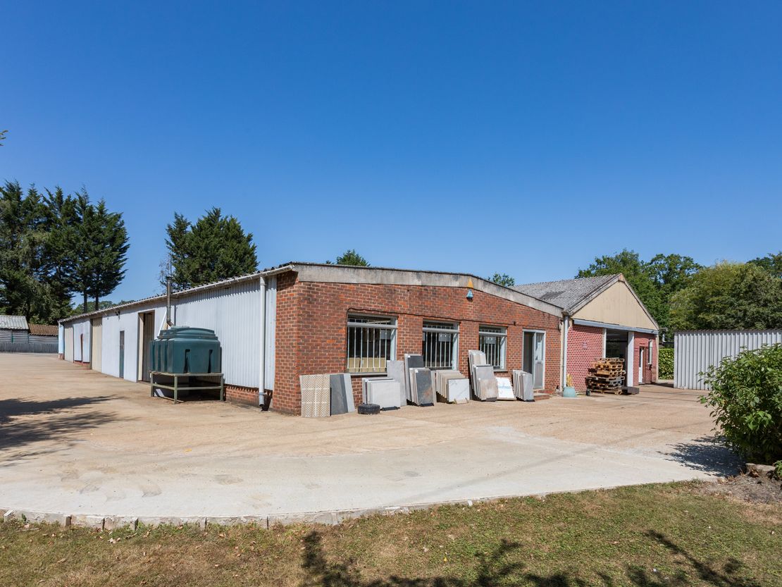 Piper's Farm, Bromley Green Road, Ruckinge, Ashford, Kent, TN26 2EF