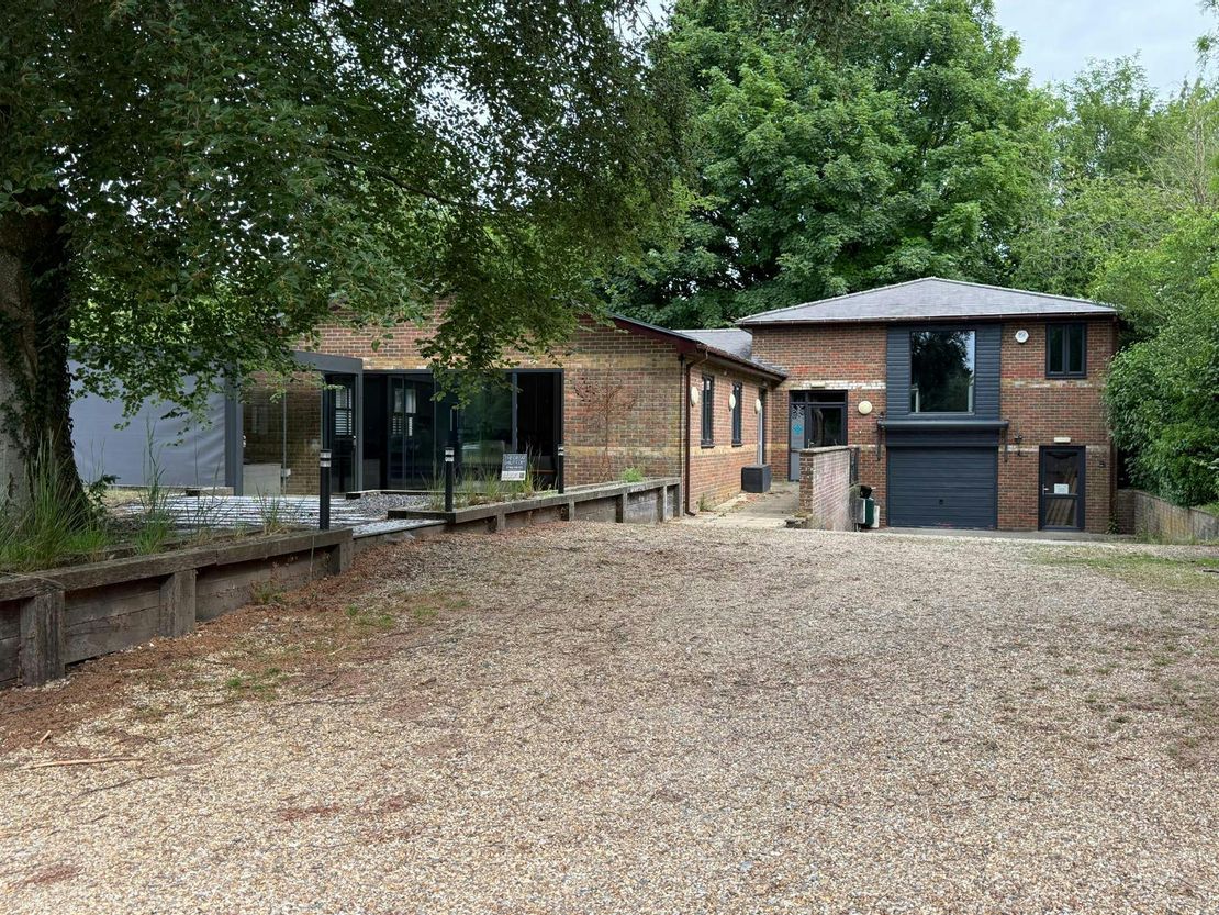 Unit 1 Dolphin House, Abbas Business Centre, Main Road, Itchen Abbas, Winchester, SO21 1BQ