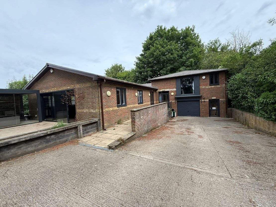 Unit 1 Dolphin House, Abbas Business Centre, Main Road, Itchen Abbas, Winchester, SO21 1BQ