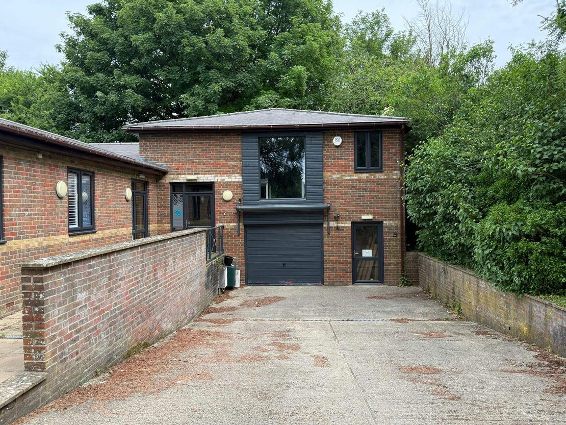 Unit 1 Dolphin House, Abbas Business Centre, Main Road, Itchen Abbas, Winchester, SO21 1BQ