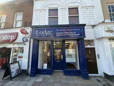 Property Image for 7 Windsor Street, Chertsey, KT16 8AY