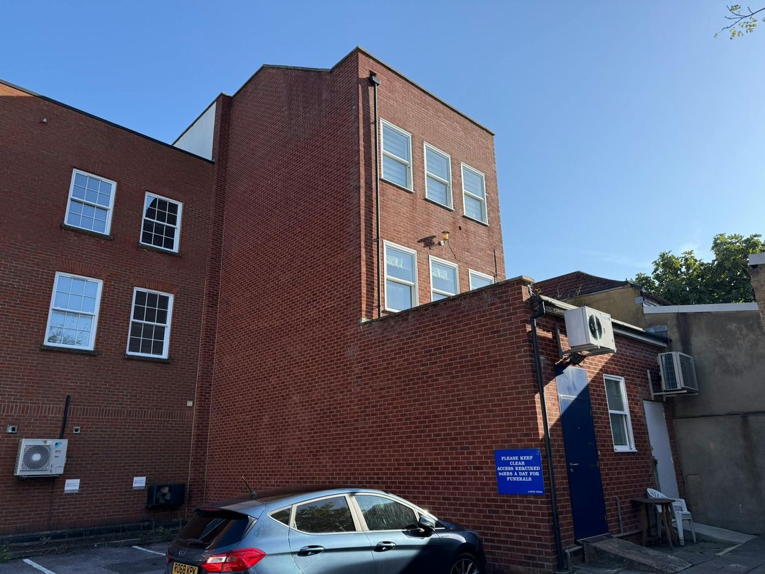 7 Windsor Street, Chertsey, KT16 8AY