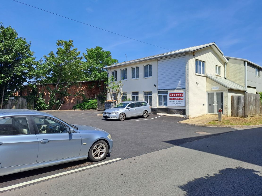 Bridge House, 25 Fiddlebridge Lane, Hatfield, Hertfordshire, AL10 0SP