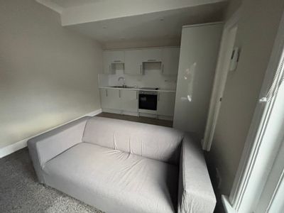 Property Image for Flat 3, 42-44 Millbrook Road East, Southampton, Hampshire, SO15 1HY