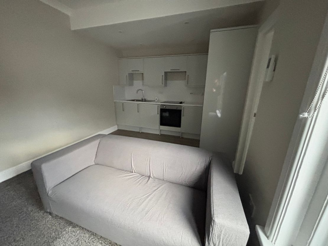 Flat 3, 42-44 Millbrook Road East, Southampton, Hampshire, SO15 1HY