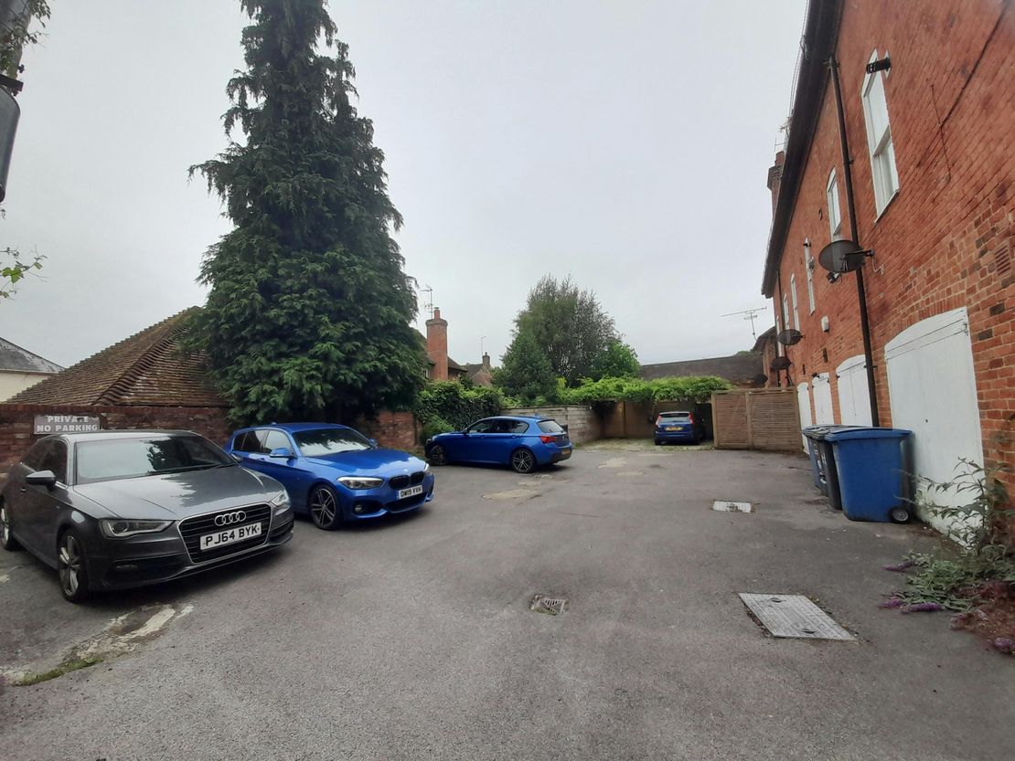 Former Kings Restaurant, 65 High Street, Odiham, Hook, RG29 1LF