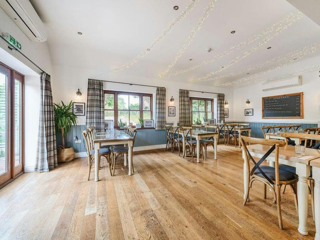 The Fox & Hounds, Oxford Road, Donnington, Newbury, RG14 3AP
