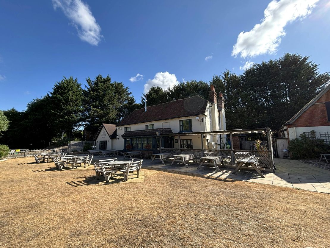 The Fox & Hounds, Oxford Road, Donnington, Newbury, RG14 3AP
