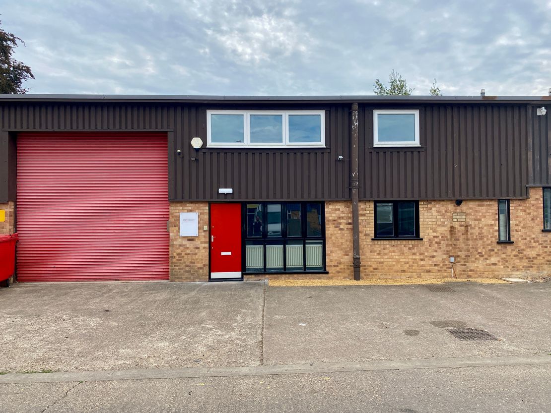 Unit 8, Thames Industrial Estate, High Street South, Dunstable, Bedfordshire, LU6 3HL