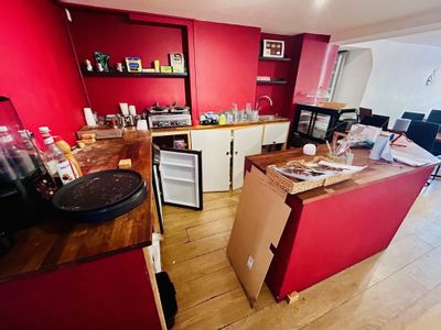 Property Image for 15 The Broadway, Newbury, West Berkshire, RG14 1AS