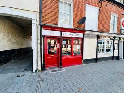 Property Image for 15 The Broadway, Newbury, West Berkshire, RG14 1AS