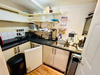 Property Image for 15 The Broadway, Newbury, West Berkshire, RG14 1AS