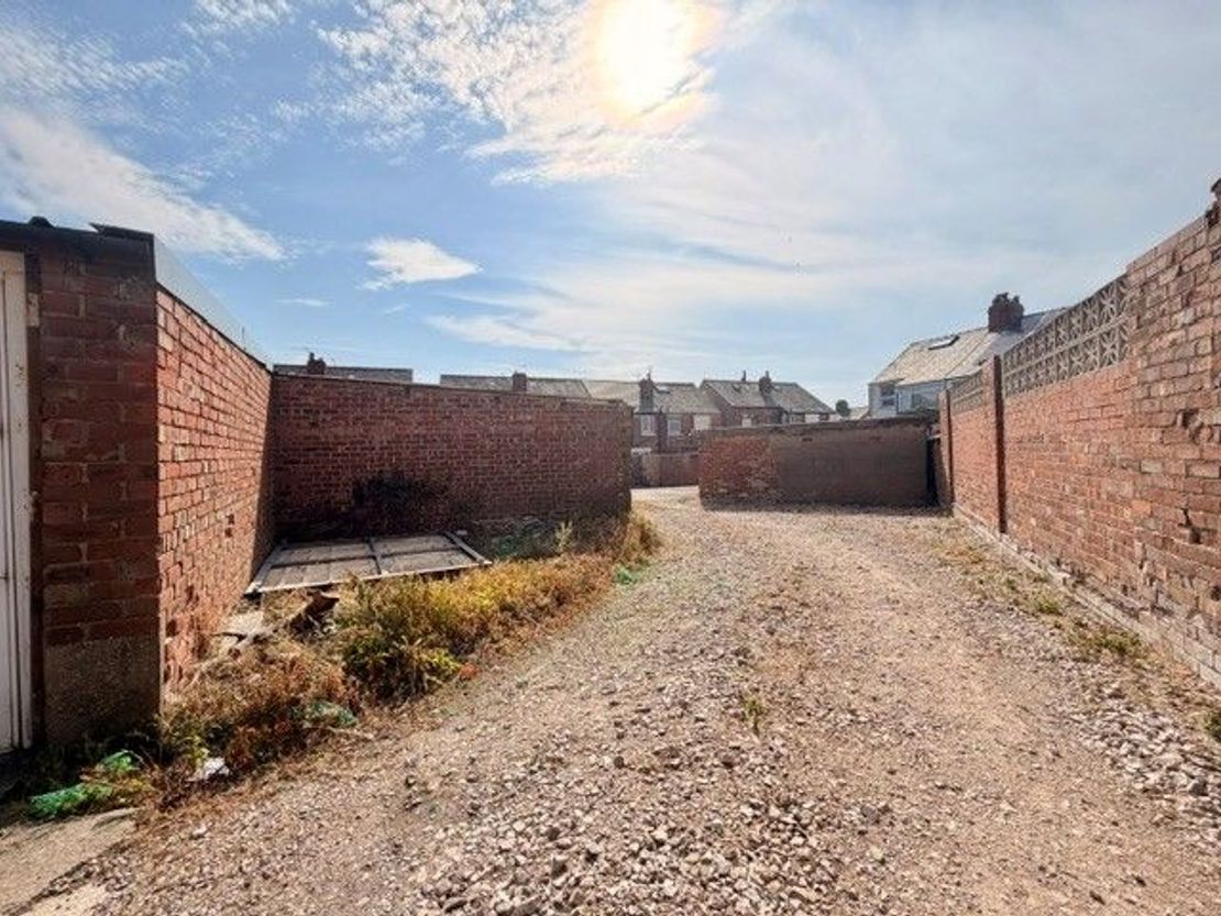 Land and Garages Lying to the South of Bloomfield Road