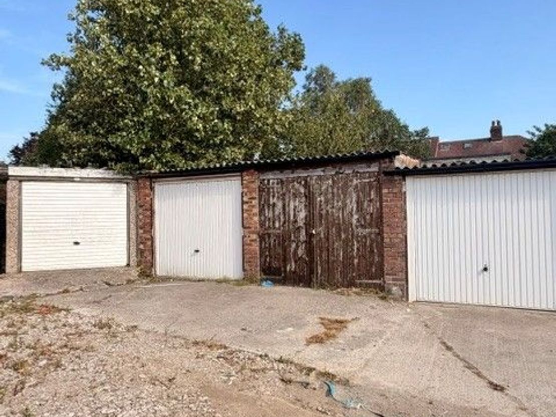Land and Garages Lying to the South of Bloomfield Road