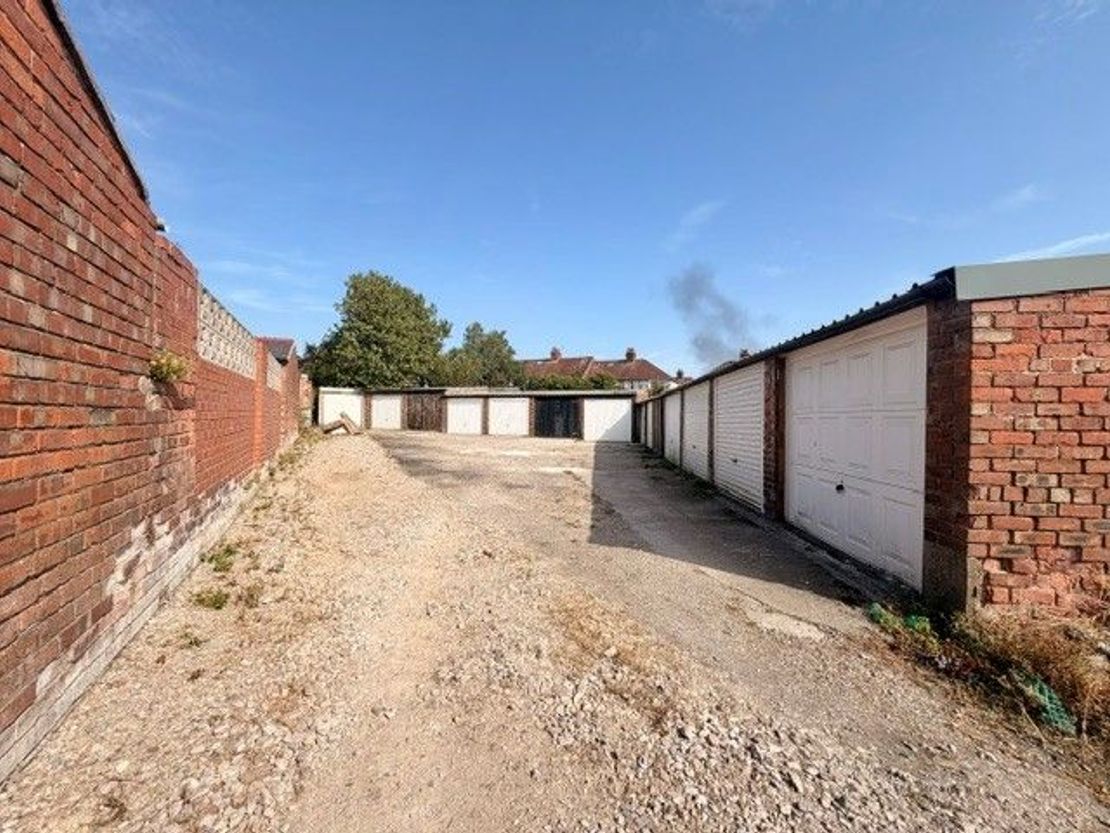 Land and Garages Lying to the South of Bloomfield Road