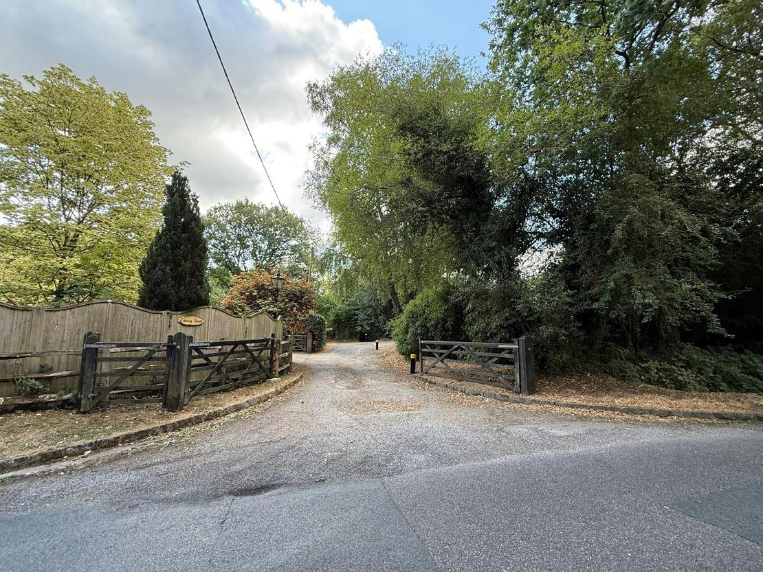 Weybeck Yard, Walldown Road, Bordon, GU35 9AD