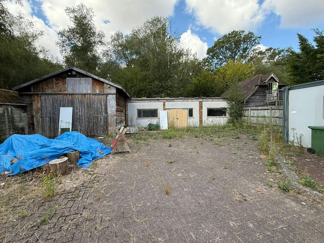 Weybeck Yard, Walldown Road, Bordon, GU35 9AD