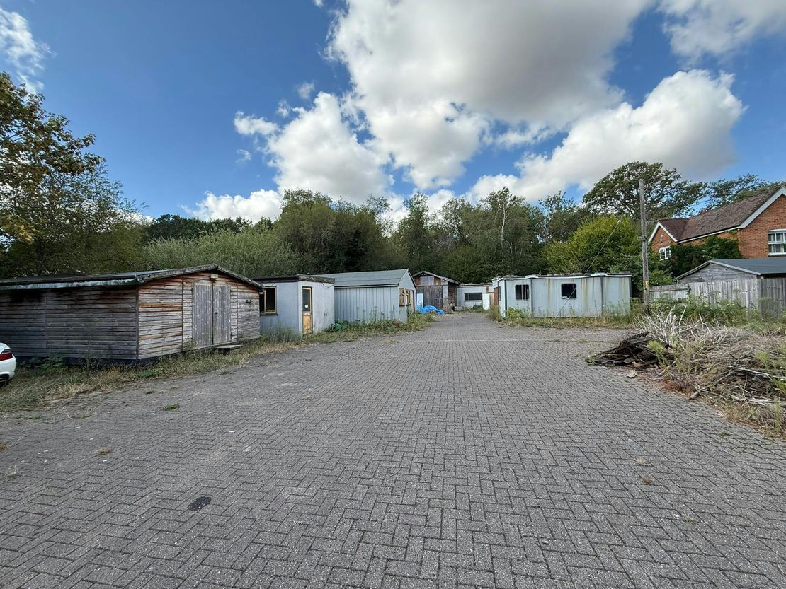 Weybeck Yard, Walldown Road, Bordon, GU35 9AD