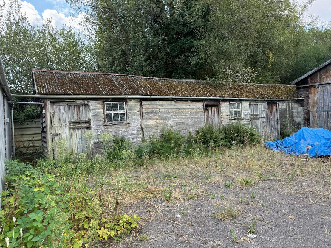 Weybeck Yard, Walldown Road, Bordon, GU35 9AD
