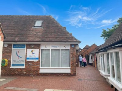 Property Image for 12 Deans Court, Bicester, OX26 6AA
